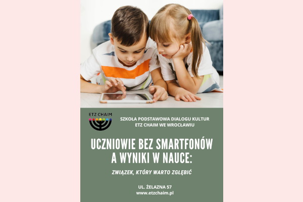 uczeń bez smartfona